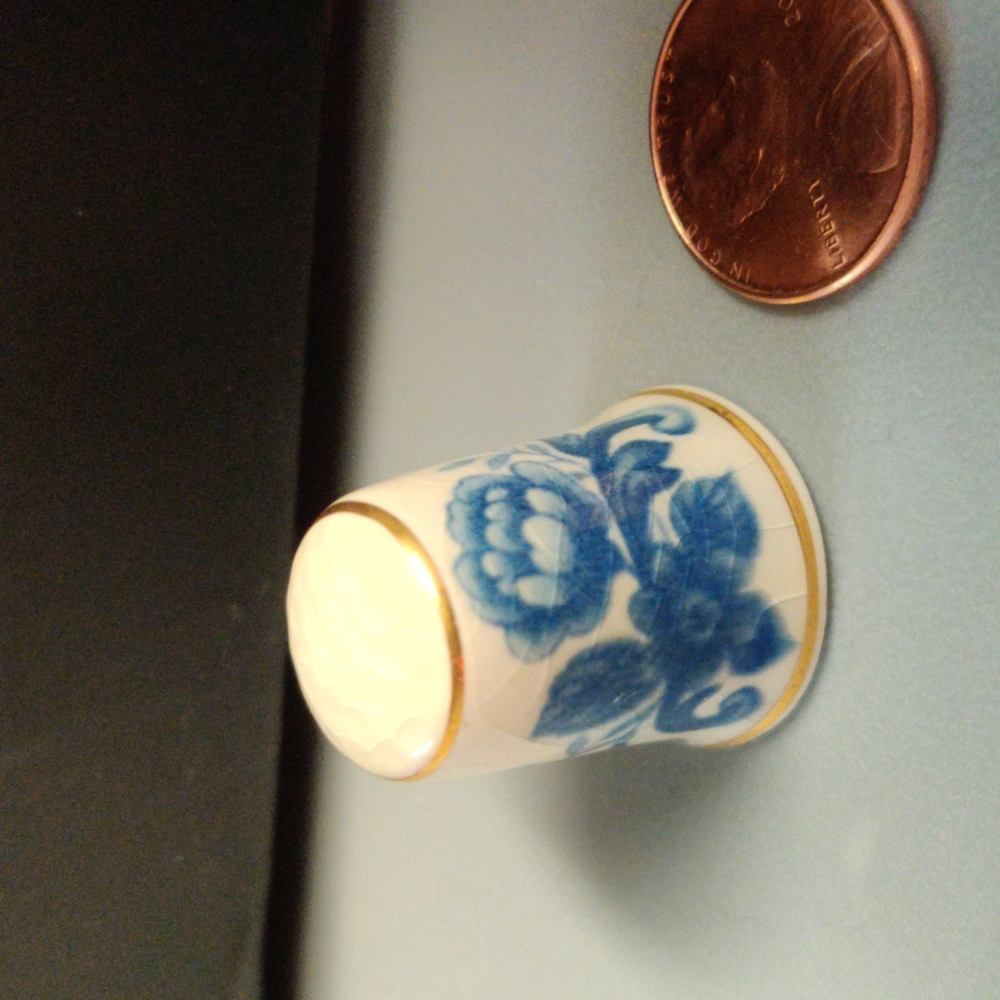 Vintage Mason's blue floral thimble